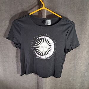 H&M Divided "To The Moon and Back" Sun Moon Ribbed Cropped Graphic Tee VG M